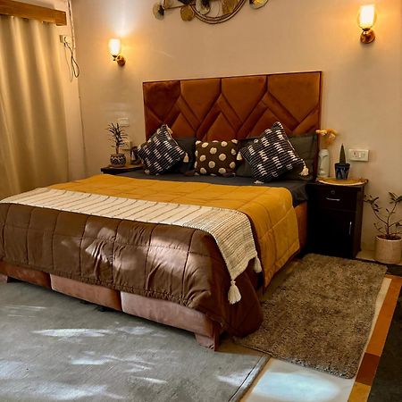 Atharva'S Homestay By Goaround Homes - Nehru Enclave Metro, South Delhi Neu-Delhi Exterior foto