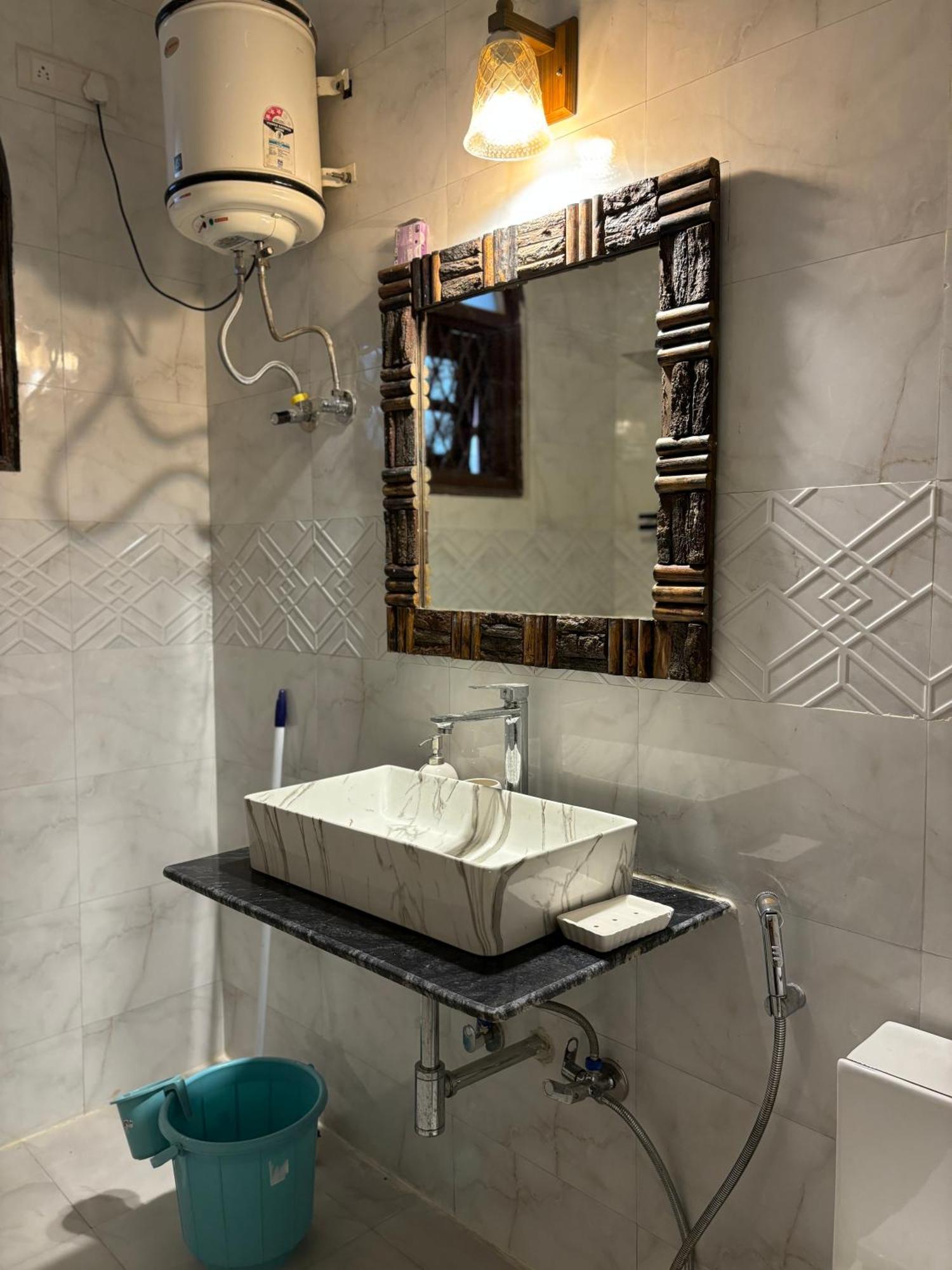 Atharva'S Homestay By Goaround Homes - Nehru Enclave Metro, South Delhi Neu-Delhi Exterior foto