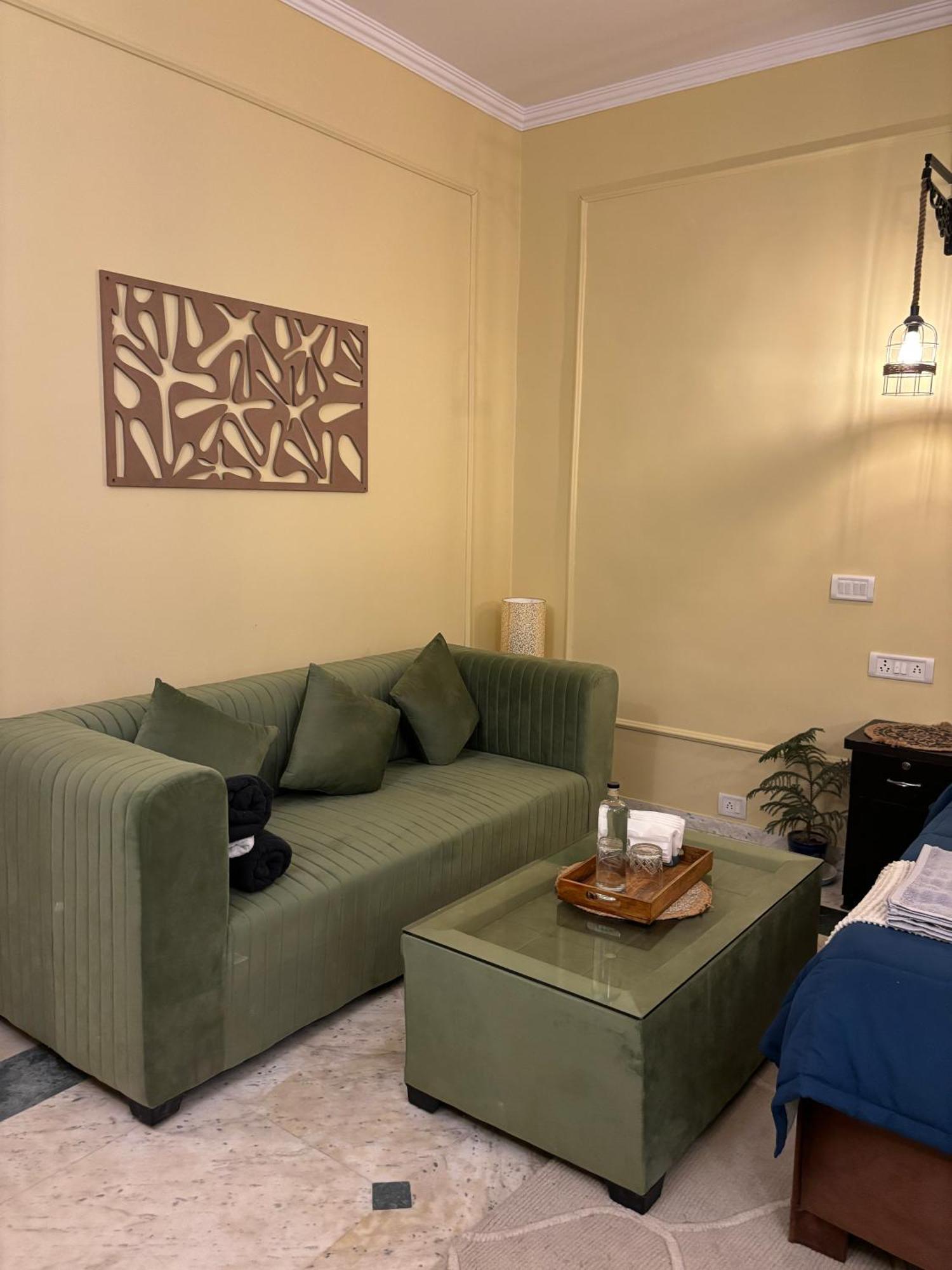 Atharva'S Homestay By Goaround Homes - Nehru Enclave Metro, South Delhi Neu-Delhi Exterior foto